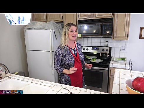 ❤️ Matrigna che lo munge in cucina prima del suo appuntamento ❌ Pornoal it.poliglass34.ru ☑